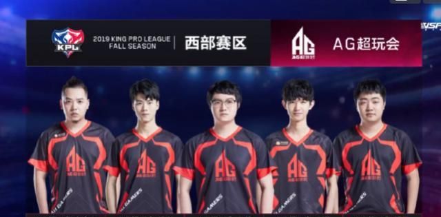 100T官推发布Doublelift、Prince交换队服合影：意义所在