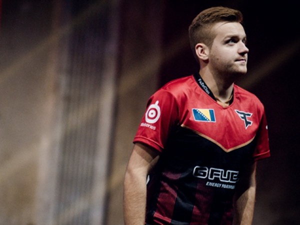 深圳DYG人员变动公告：中单选手小明在选秀中被DYG选中