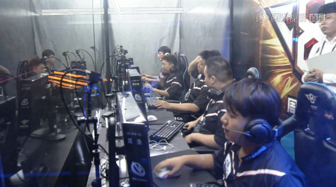 IEM科隆2024：再次书写奇迹翻盘史诗！FaZe击败Liquid晋级淘汰赛