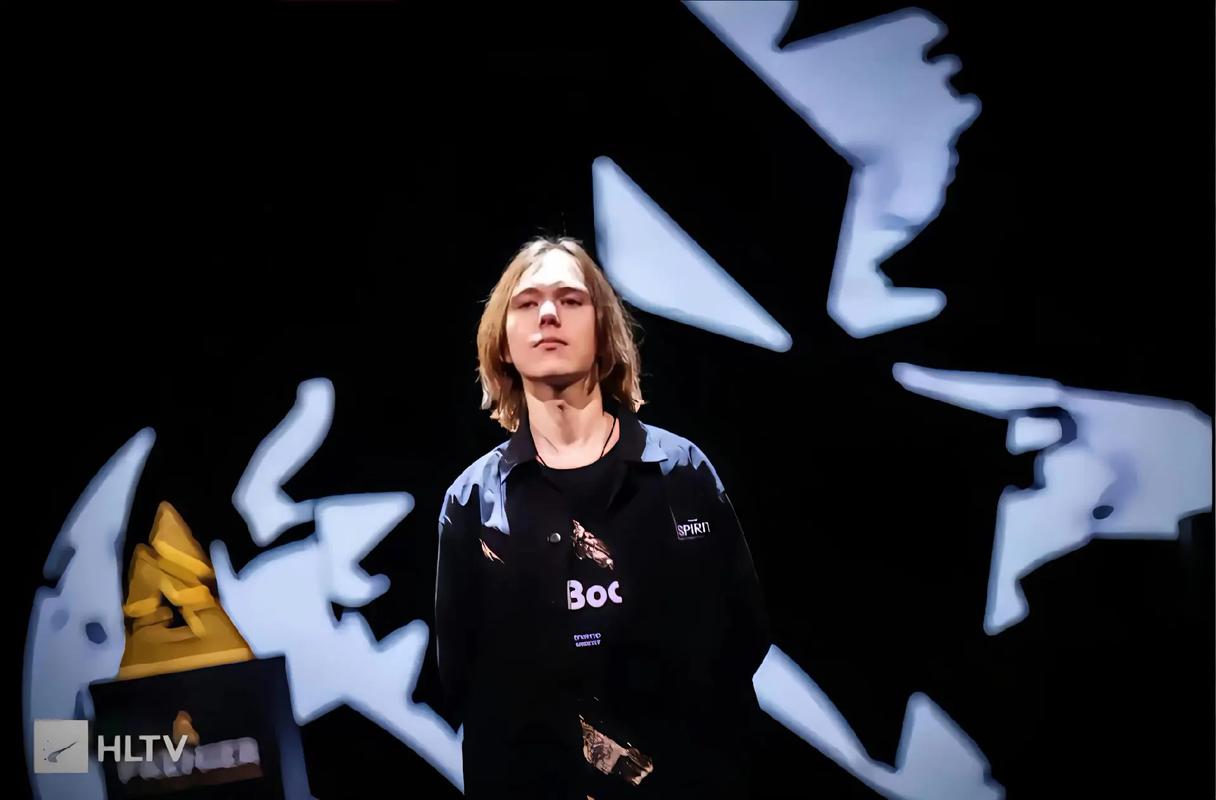 这支阵容是怎么变成这样的？ EDward Gaming 的阵容在纸面上看起来很普通，但在实际比赛中却崩溃了。