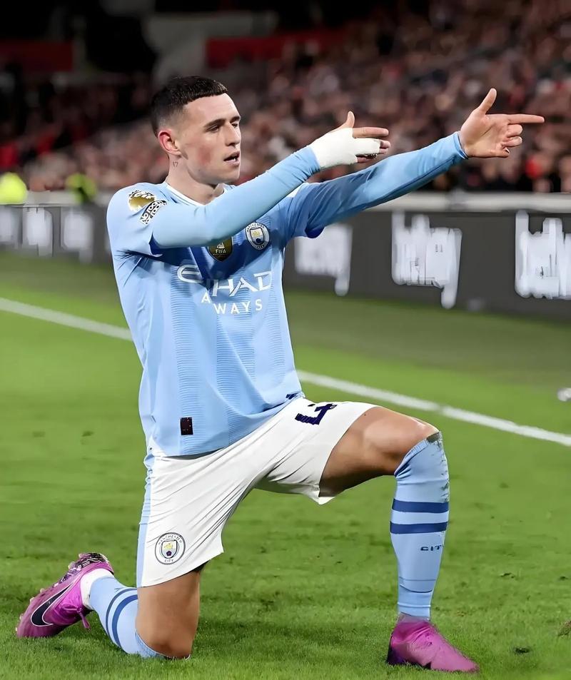 曼联主场1-1战平西汉姆联，近5轮仅1胜，阿莫林临场换人失误导致失利，球队前景堪忧。（曼联主场1-1被西汉姆逼平，近5轮仅胜一场，阿莫林换人失当引发质疑，前景堪忧）