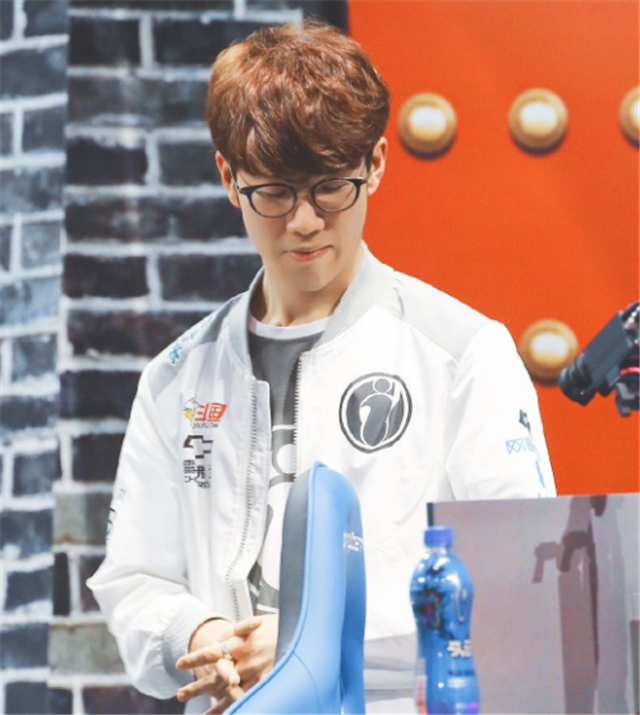 什么情况今年LPL夏季总决赛和S赛资格赛还剩下不少余票