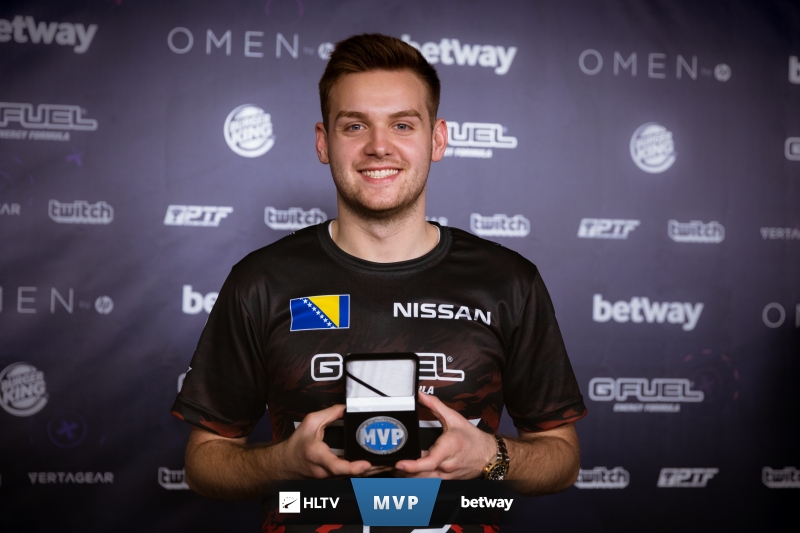 里程碑：iG辅助Wink达成LPL2000助攻成就